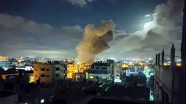 إسرائيل تقصف وسط قطاع غزة رغم الإعلان عن اتفاق بشأن نزع السلاح