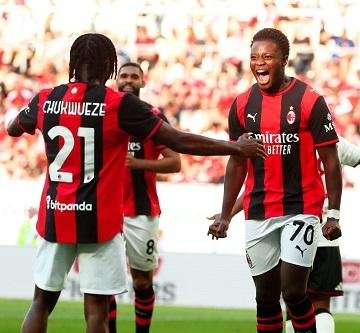ميلان يقلب الطاولة على مانشستر يونايتد ويفوز 4-2 وديًا