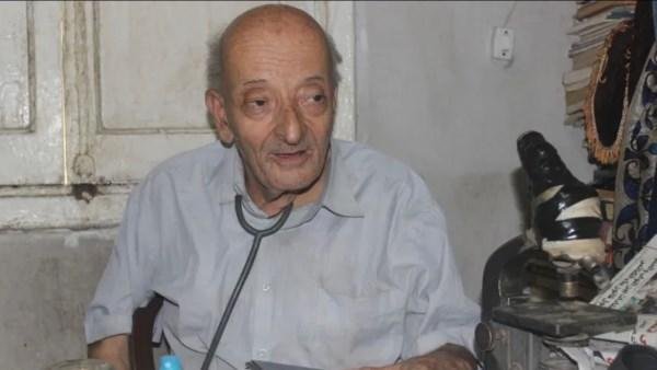 في ذكرى رحيله.. حكاية طبيب الغلابة الذي وهب حياته لعلاج الفقراء
