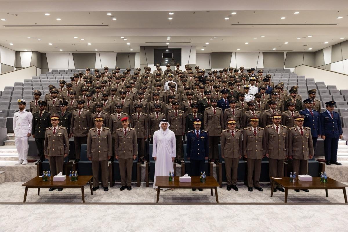 القوات المسلحة القطرية تحتفل بترقية عدد من مرشحي الضباط والوكلاء أوائل