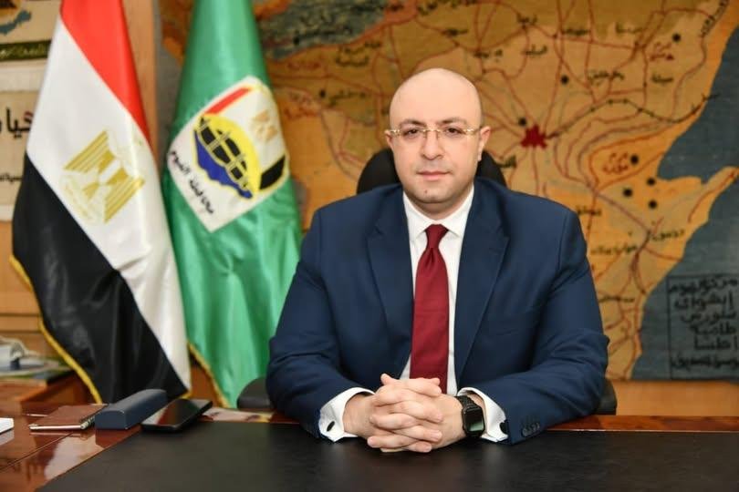 وقف رئيس وحدة قروية وفني تنظيم بالفيوم وإحالتهما للنيابة بسبب التلاعب بإحداثيات ملفات التصالح