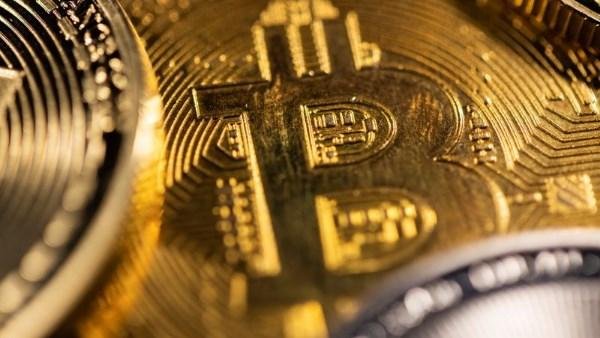 بيتكوين تترقب اختراق 66.8 ألف دولار وسط مؤشرات على صعود محتمل