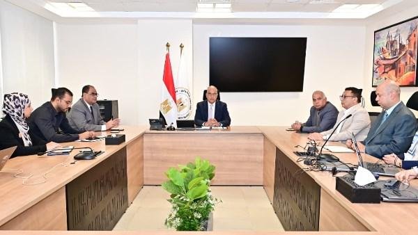 الدكتور سويلم يتابع مقترحات إنشاء المماشي وتطوير الواجهات النيلية ضمن أعمال "المشروع القومي لضبط نهر النيل"