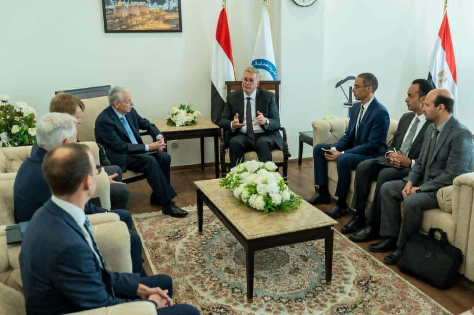 وزير البترول يبحث مع كوانتم كابيتال الأمريكية فرص الاستثمار في البحث والاستكشاف والإنتاج