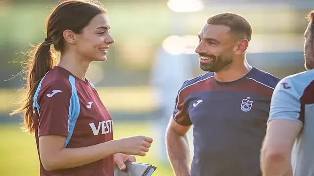 صورة أثارت الجدل.. الذكاء الاصطناعي يكشف حقيقة صورة صلاح مع مدربة في مران طرابزون