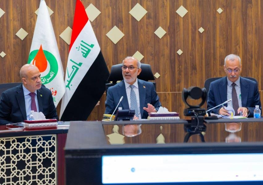 وزير النفط العراقي يدعو إلى إيجاد بدائل لاستمرار تدفق الصادرات النفطية لدعم خزينة الدولة