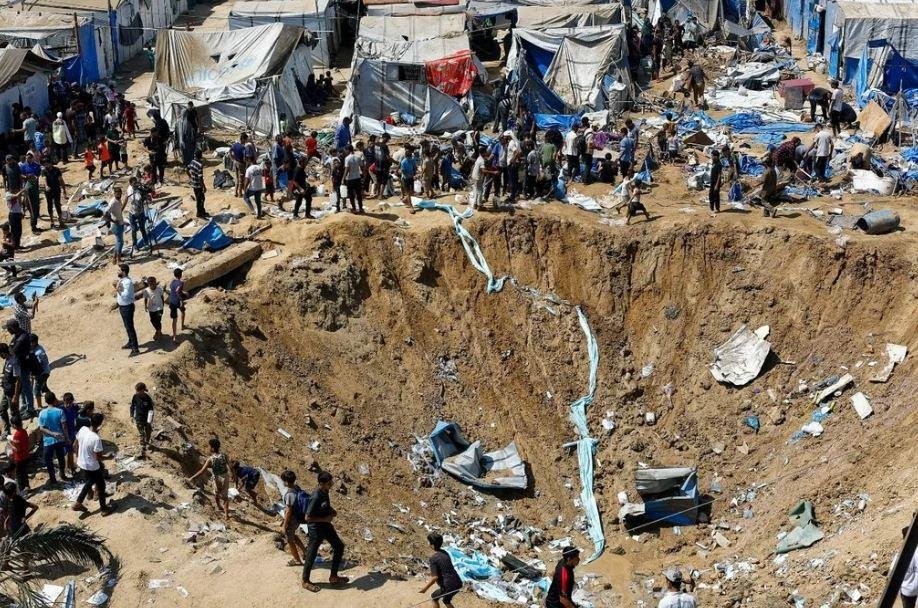 استشهاد 4 فلسطينيين في غارات إسرائيلية وتدمير مستودعي أدوية في غزة
