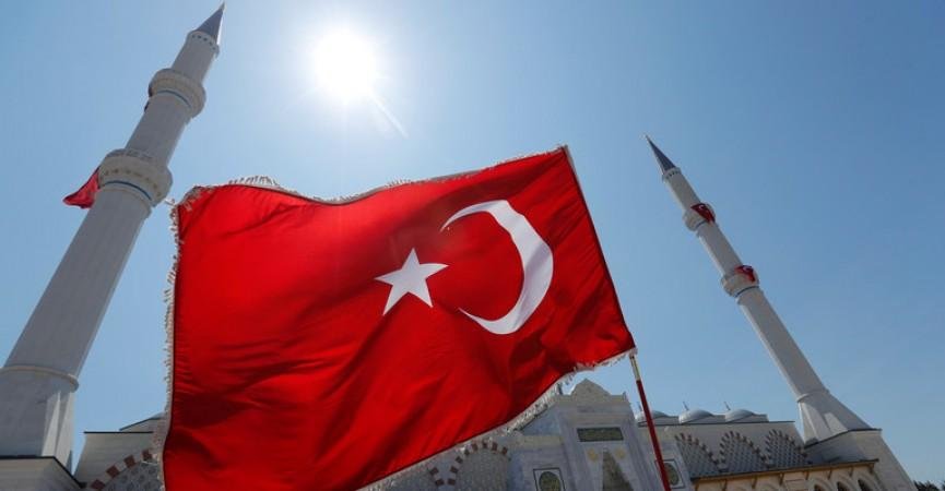 تركيا.. أكثر من 300 ألف ينضمون إلى حزب الجديد بزعامة أوزغور أوزال