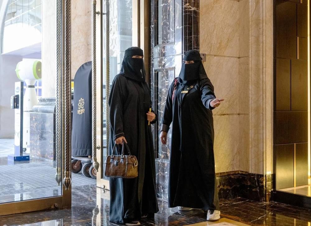 اشتراط 3 عاملين لكل غرفة في مرافق الضيافة الفاخرة