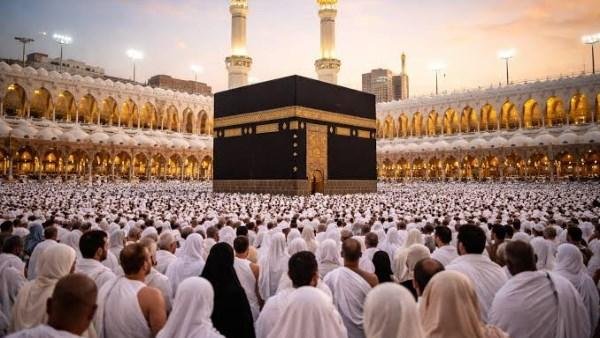 الإعاشة ترفع تكلفة العمرة.. 5 آلاف جنيه زيادة وتحذيرات لشركات السياحة