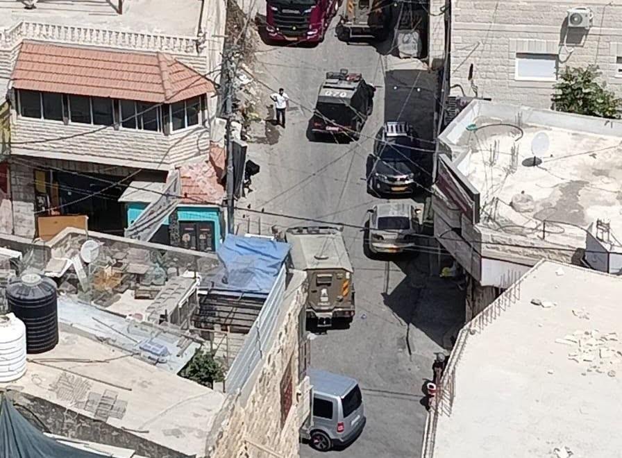 قوات الاحتلال تقتحم بلدة عناتا وتداهم منازل فلسطينيين شمالي القدس