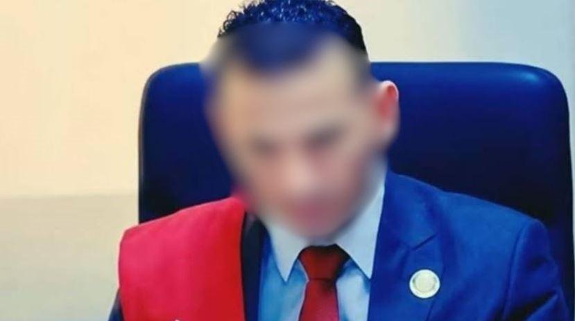 «أوقات مكنش بيبقى معاه أجرة السكة».. شقيق المتهم بانتحال صفة قاضٍ يكشف تفاصيل عن حياته قبل الواقعة
