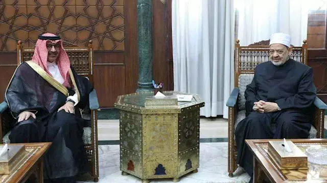 شيخ الأزهر يبحث مع السفير السعودي تعزيز التعاون المشترك