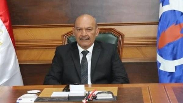 محافظ السويس يوجه بوقف أعمال النظافة وقت الذروة خلال أشهر الصيف