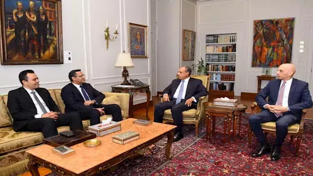 جائزة باسم دبلوماسي مصري وتدريب للصحفيين.. تفاصيل لقاء نقيب الصحفيين ووزير الخارجية اليوم