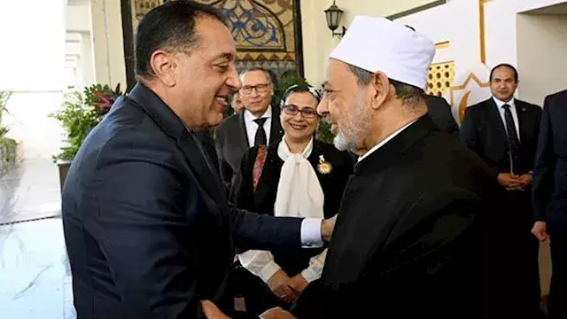 رئيس الوزراء يهنئ شيخ الأزهر بذكرى المولد النبوي الشريف
