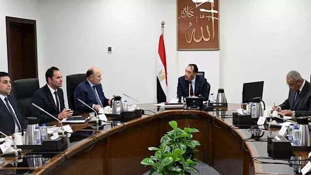 مدبولي يوجه بإعداد خطة شاملة لإحياء صناعة الكتان وزيادة المساحات المزروعة إلى 100 ألف فدان