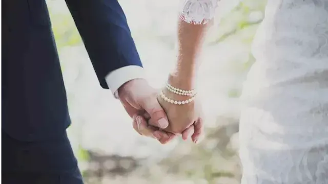 أغرب عادات الزواج حول العالم.. بينها تحطيم الأطباق