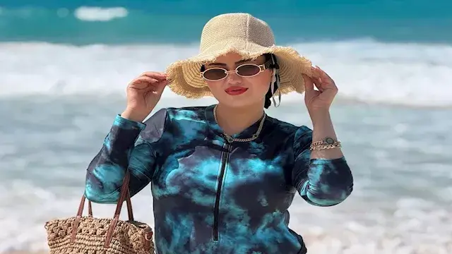 15 صورة لزوجة ياسر إبراهيم برفقته في المصيف