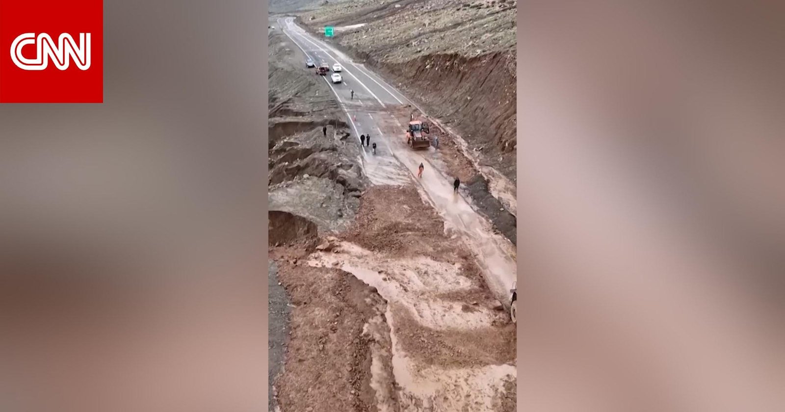 شاهد.. سيول عارمة تجرف السيارات وتهدد المنازل في تشيلي والسلطات تعلن حالة "كارثة"