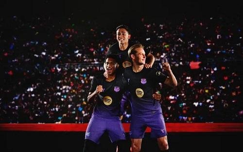 برشلونة يكشف عن طاقمه الاحتياطي في الموسم الجديد