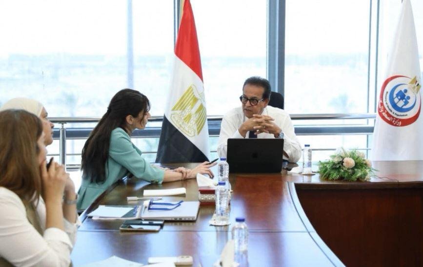 وزير الصحة يبحث مع مديرة التعليم المستمر بمجموعة «سان دوناتو» الإيطالية مستجدات تطوير مستشفى هليوبوليس الجديدة