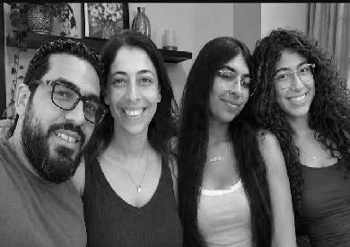 شقيق ضحية التجمع يروي تفاصيل استدراج المتهم للزوجة وابنتيها قبل قتلهن: قال لها عمل حادثة وهاتي بناتك معاكي