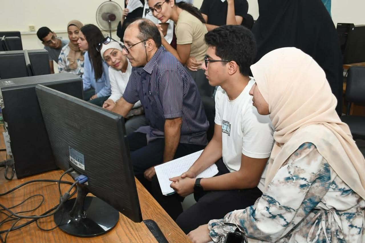 معامل التنسيق الإلكتروني بجامعة عين شمس تستقبل 620 طالب ثانى أيام المرحلة الثانية