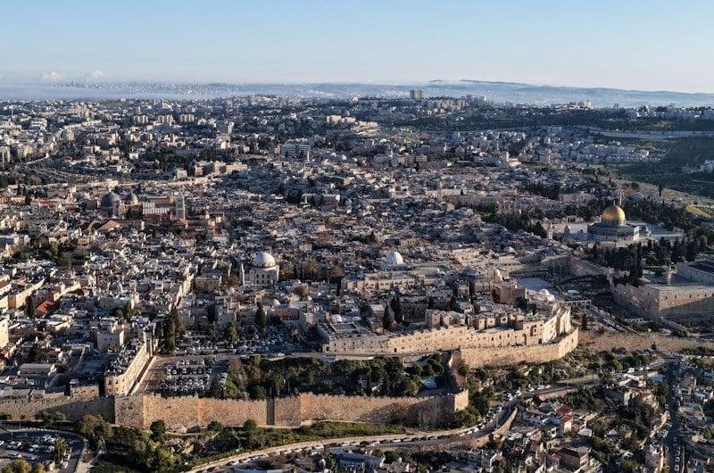 متطرفون إسرائيليون يعتدون على كنيسة للأرمن في القدس المحتلة