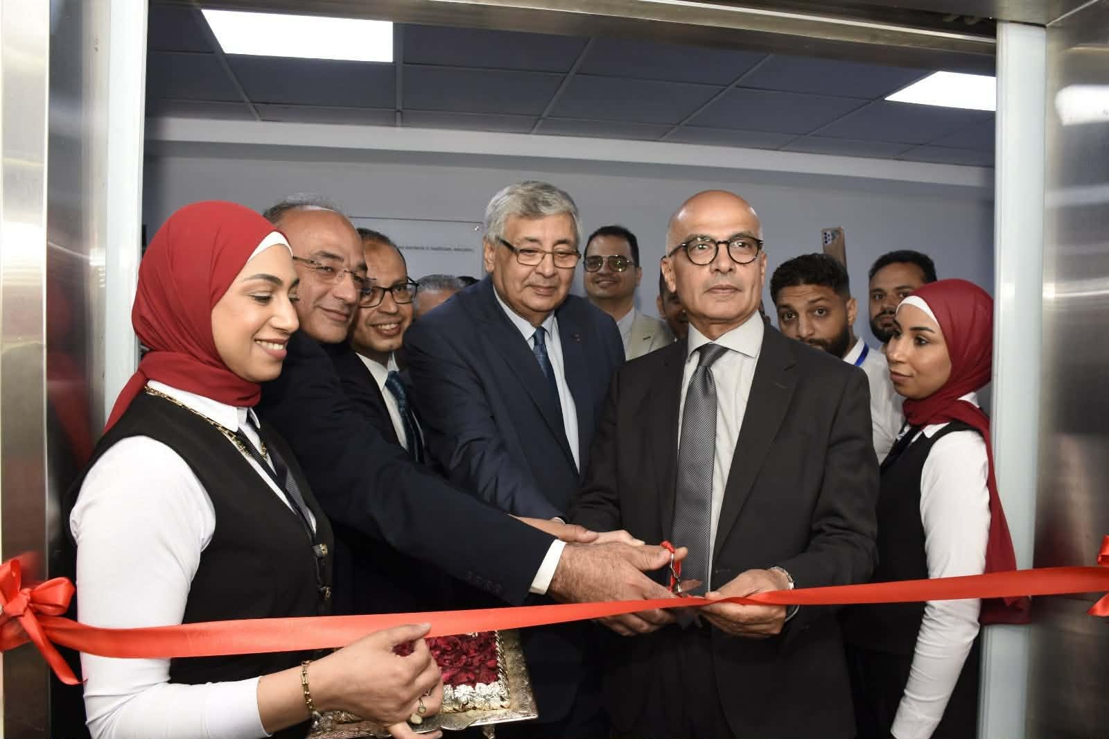 مستشار رئيس الجمهورية ورئيس جامعة عين شمس يفتتحان مشروعات طبية جديدة بـ210 ملايين جنيه