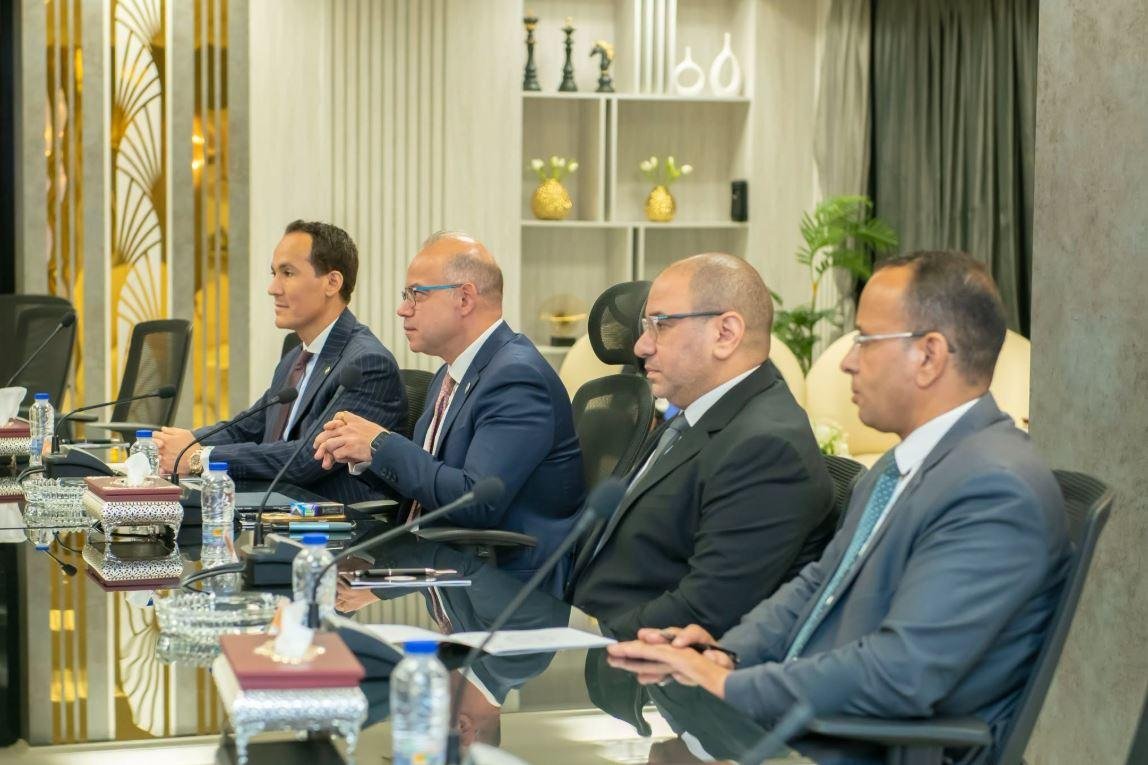 وزيرا الإنتاج الحربي والاستثمار يبحثان سبل تعزيز التعاون المشترك لدفع عجلة التنمية وتوفير بيئة جاذبة للاستثمارات