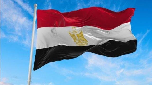 مصر تهيب بوسائل الإعلام الأجنبية تحري الدقة في تناول حادث استهداف السفينتين بميناء دمياط