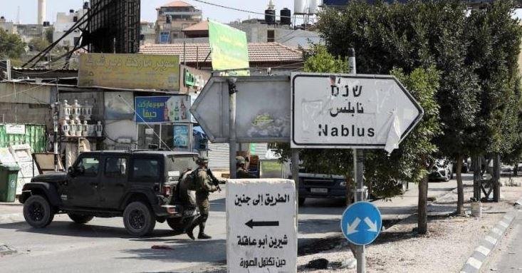 حصار نابلس يشتد.. الاحتلال يحرم سيدتين من الوصول إلى المستشفى ويجبرهما على الولادة داخل مركبتين