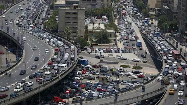 النشرة المرورية.. كثافات متحركة بمحاور وميادين القاهرة والجيزة