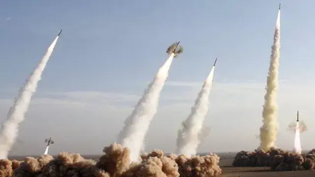 ما الصواريخ التي تستخدمها إيران مؤخرا لضرب القواعد الأمريكية؟