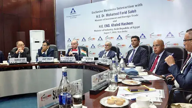 وزير الصناعة يبحث مع غرف التجارة والصناعة الهندية سبل التعاون المشترك
