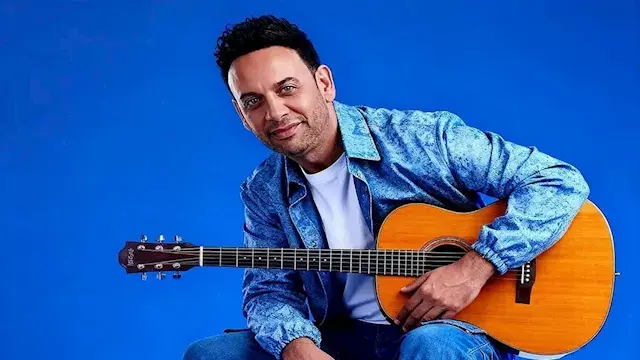 مصطفى قمر يكشف عن أحدث أفلامه "صديق العائلة" مع علي إدريس