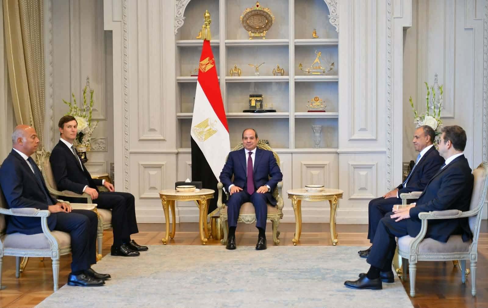 السيسي يستقبل صهر ترامب جاريد كوشنر بالعلمين.. وتطورات غزة تتصدر المباحثات