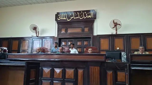 تأجيل محاكمة عامل متهم بقتل صد...