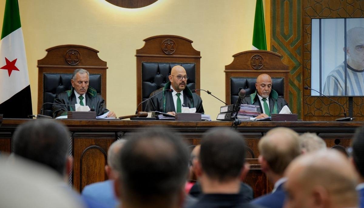 بالصور.. الحكم بإعدام بشار الأسد وعاطف نجيب و7 مجرمين فارين