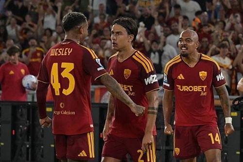 روما يكتسح فيورنتينا برباعية في الدوري الإيطالي