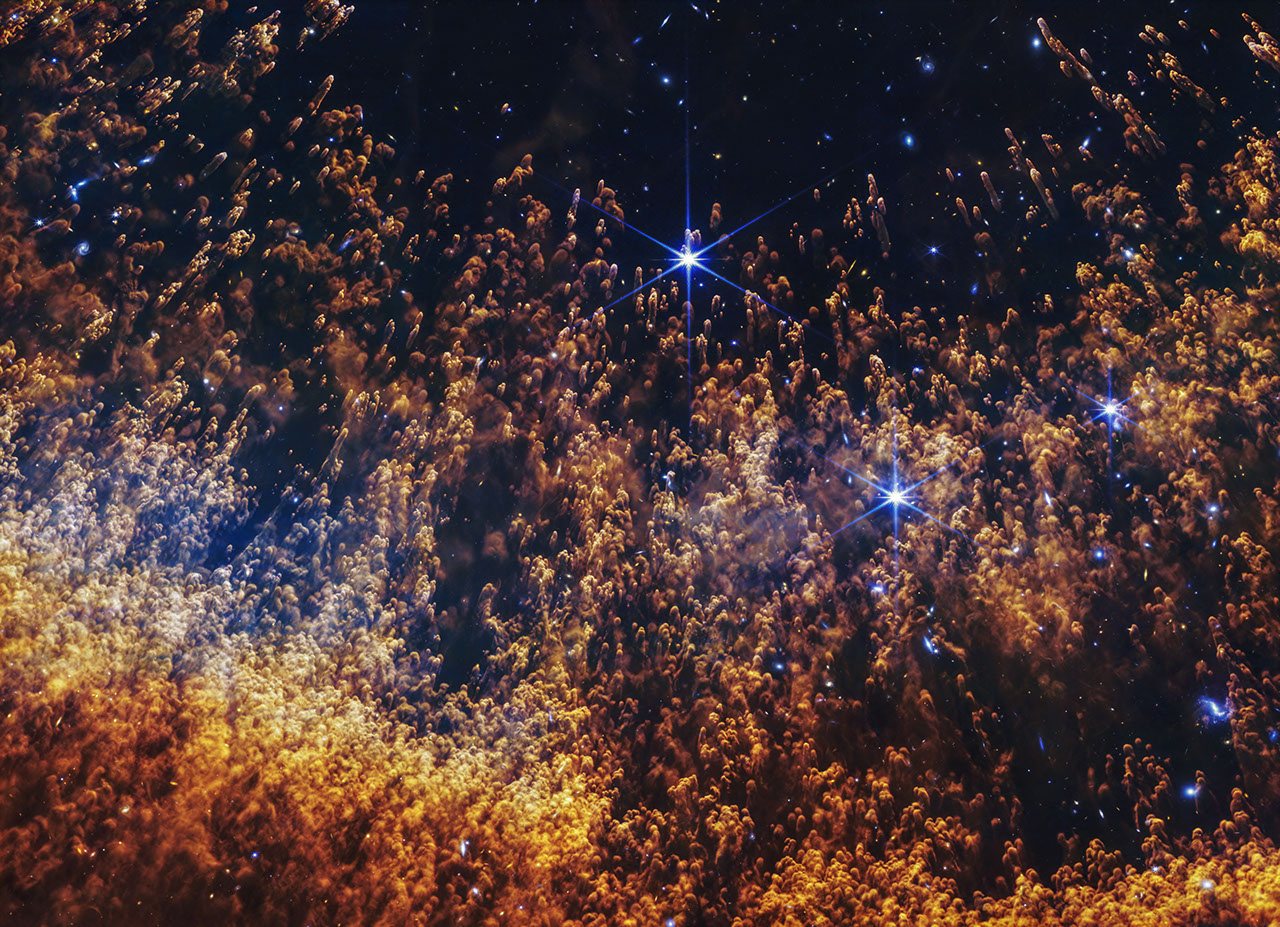APOD: 2026 August 4 – Curious Cometary Knots in the Helix Nebula