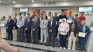 أشرف منصور يستقبل أوائل الثانوية العامة الحاصلين على منح دراسية كاملة