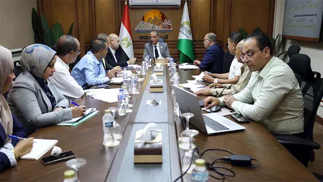 محافظ الجيزة يتابع مشروعات أطفيح ويوجه بسرعة إنهاء ملفات التصالح