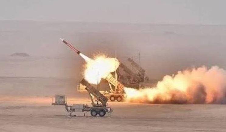 الجيش الكويتي يعلن التصدي لهجمات صاروخية وطائرات مسيرة.. والبحرين تطلق صفارات الإنذار