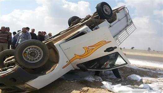 إصابة 28 عاملا في انقلاب سيارة ربع نقل بطريق سفاجا - الغردقة