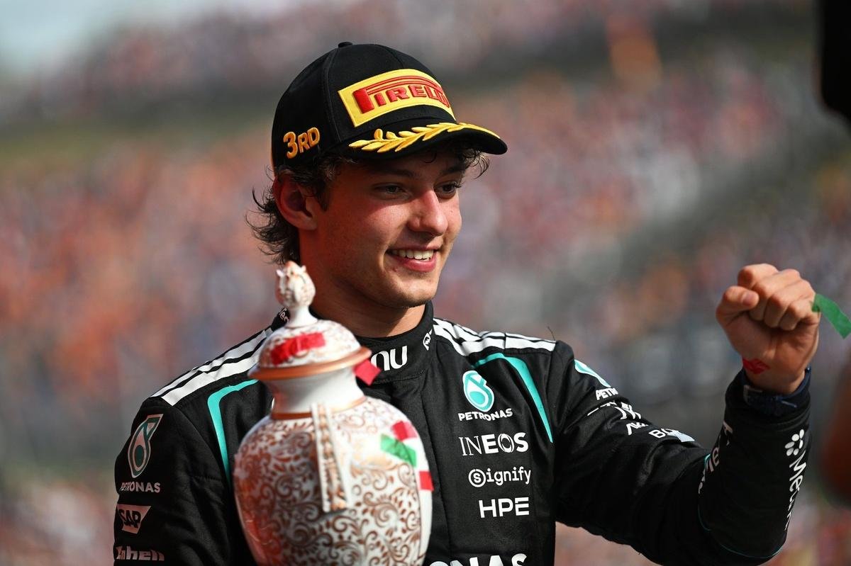 Mercedes: "Too early" to favour Kimi Antonelli in F1 2026 title fight
