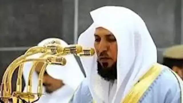 "يا حي يا قيوم".. خطيب المسجد...