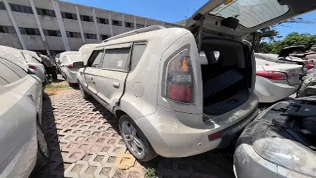 عشرات السيارات الملاكي التابعة لجمارك مطار القاهرة للبيع بالمزاد.. تفاصيل