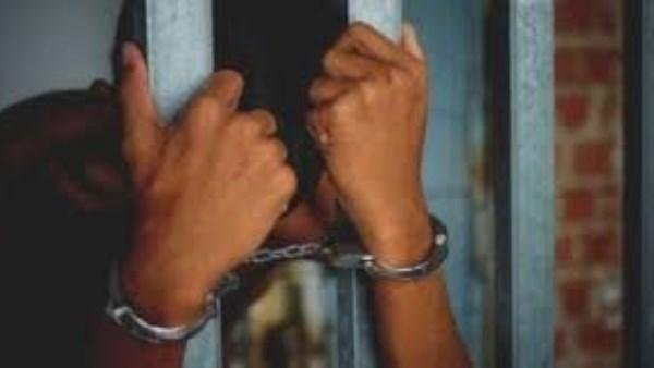 تجديد حبس أدمن صفحة لبيع الأسلحة البيضاء